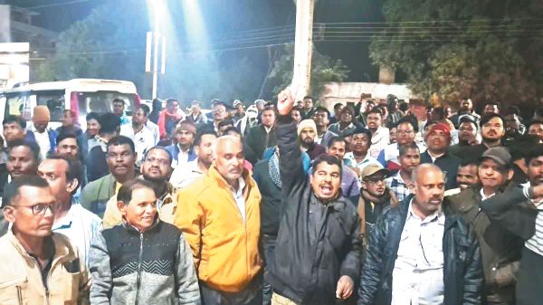 सहकारी समितियों के कर्मचारियों की हड़ताल के बीच जिलाध्यक्ष पद में बदलाव