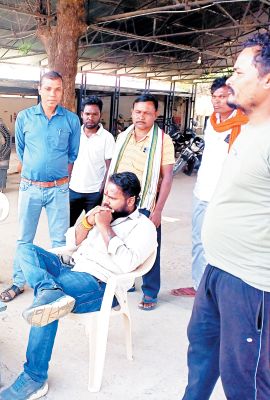 चौथे दिन भी धान खरीदी नहीं हुई, सचिव पहुंचे, ऑपरेटर नहीं पहुंचे