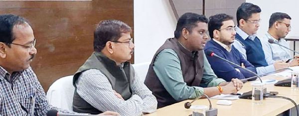 कलेक्टर ने की बस्तर ओलंपिक की जिला स्तरीय तैयारियों की समीक्षा