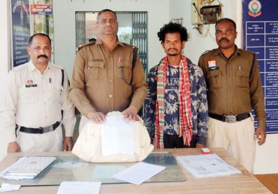 नशे के अवैध कारोबार के 3 मामले, 4 आरोपी गिरफ्तार