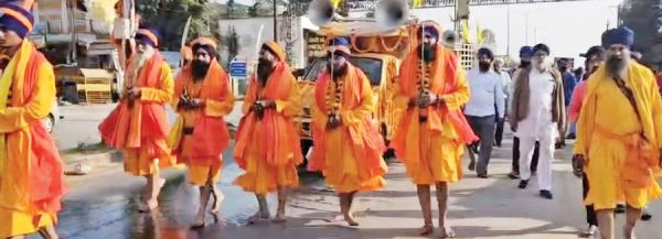  गुरु तेग बहादुर का 350वां शहीदी दिवस, शोभायात्रा का स्वागत