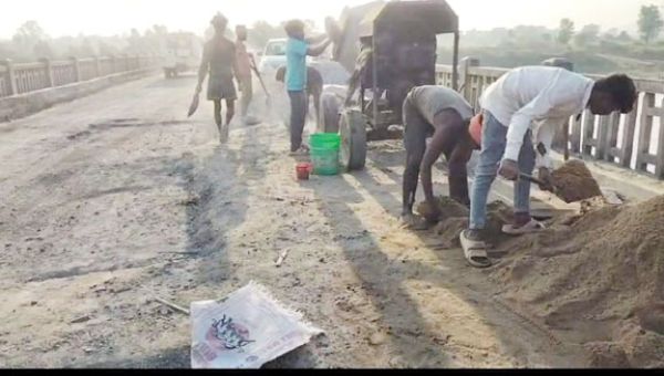 भैसामुंडा महानदी पुल की मरम्मत में लापरवाही का आरोप, ग्रामीणों में रोष