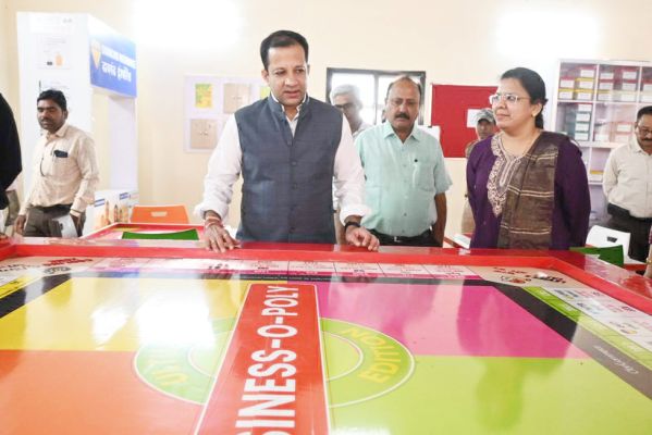 अर्थशाला पहुंचे प्रभारी सचिव, वित्तीय साक्षरता के लिए नवाचार की सराहना