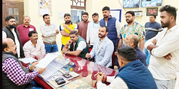 राष्ट्रपति से पंडोनगर स्थित राष्ट्रपति भवन के दौरे का आग्रह