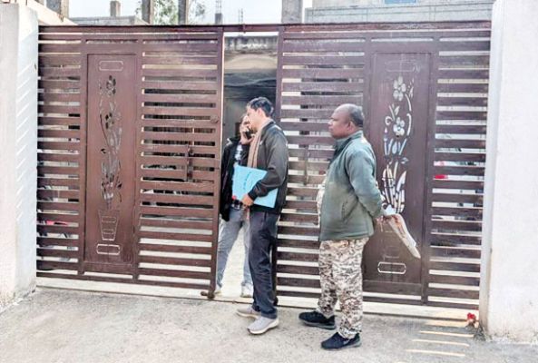 पेपर लीक : चार आरआई के घरों में छापा