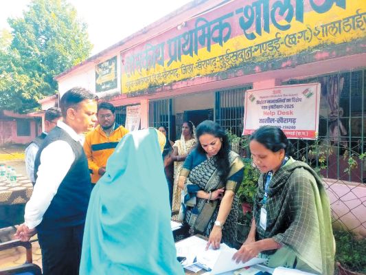 प्रभारी सचिव ने किया विशेष गहन पुनरीक्षण कार्यों का निरीक्षण