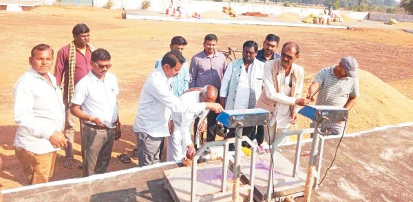  सोसायटी अध्यक्ष ने किया धान खरीदी का शुभारंभ