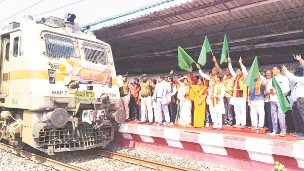 रामलला दर्शन के लिए 850 तीर्थयात्रियों का जत्था रवाना