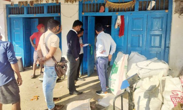  300 बोरे धान जब्त