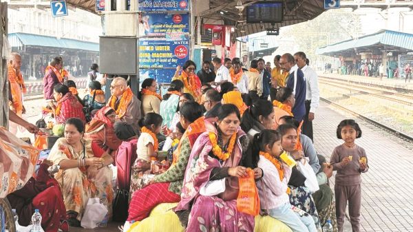 अयोध्या धाम के लिए दुर्ग से रवाना हुआ 185 श्रद्धालुओं का जत्था