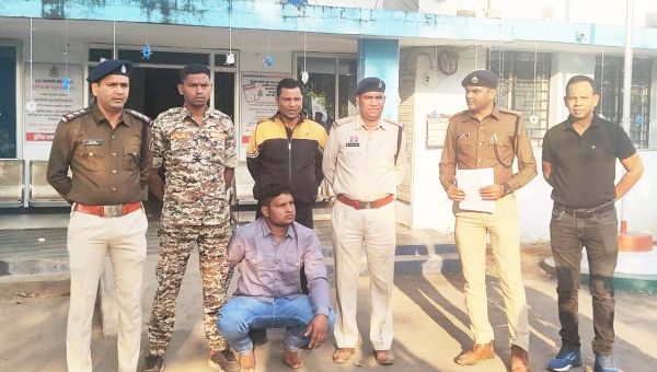 बाप-बेटी की हत्या, मां गंभीर, आरोपी पड़ोसी गिरफ्तार