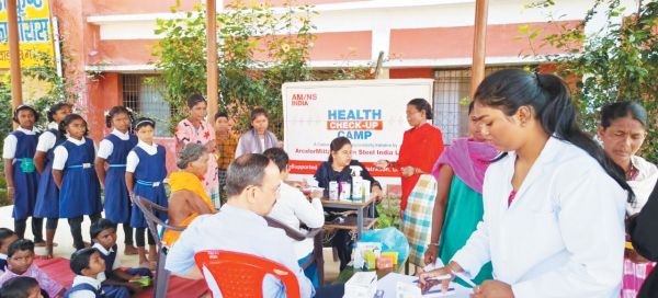 मदकामिरास में स्वास्थ्य शिविर, 130 ग्रामीणों ने कराई जांच