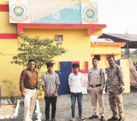 गांव में उत्पात, पुलिस ने 2 युवकों को पकड़ा