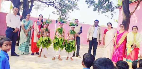 बिरसा मुंडा ने जंगल जमीन और आजादी के लिए अंग्रेजों का पुरजोर विरोध किया - लेखा