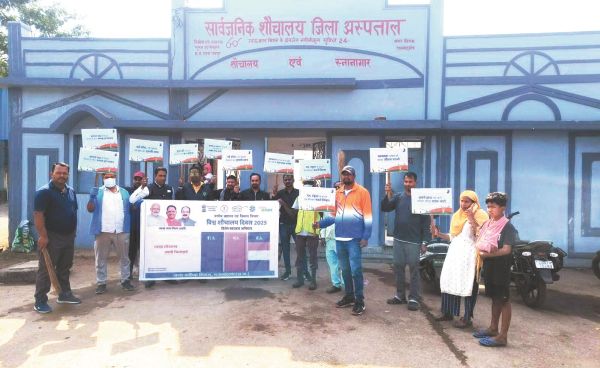 सार्वजनिक शौचालयों में चला सफाई अभियान