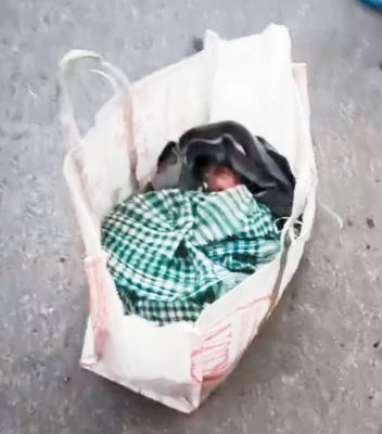 कडक़ड़ाती ठंड में सिद्धबाबा पहाड़ के पास हाईवे किनारे झोले में मिली नवजात