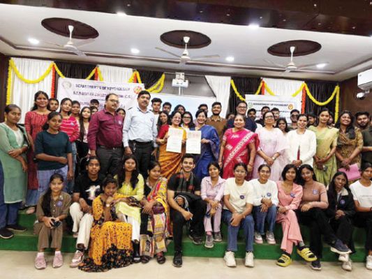 दुर्गा कॉलेज, और बीसीएस धमतरी के बीच एमओयू