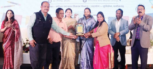 सरगुजा की डीसीपीयू और सीडब्लूसी टीम को उत्कृष्ट कार्य के लिए प्रथम स्थान