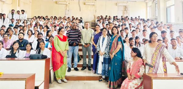  डॉक्टर की लिखी दवा निर्धारित अवधि तक ही लेना चाहिए, तब तक ही प्रभावी