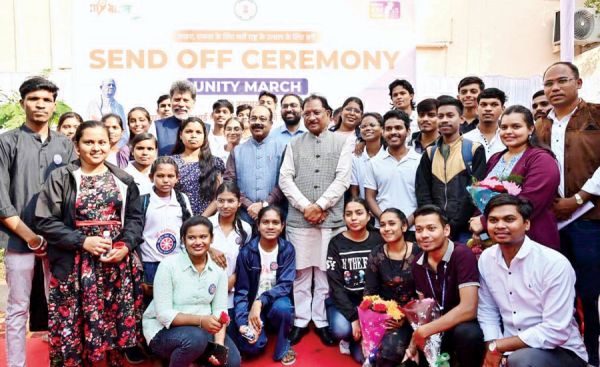 यूनिटी मार्च के लिए 68 युवा गुजरात रवाना