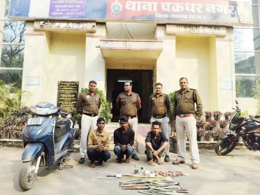 निर्माणाधीन अस्पताल में चोरी, तीन गिरफ्तार