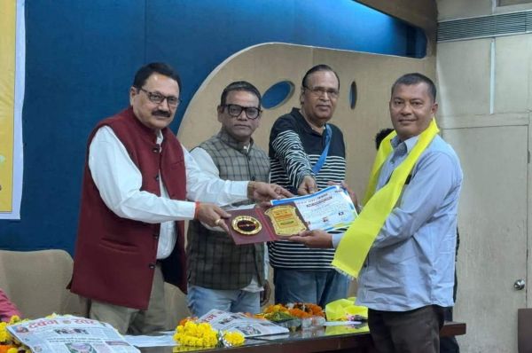 डॉ. चोपकर विभूति अलंकरण  अवार्ड से सम्मानित हुए