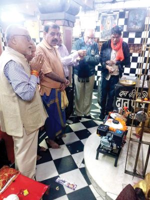 महामाया मंदिर को कीटनाशक मशीन दान