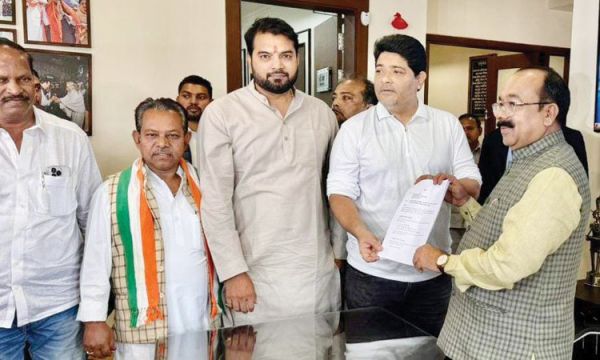 साव से मिल ढेबर ने मूणत की शिकायत की