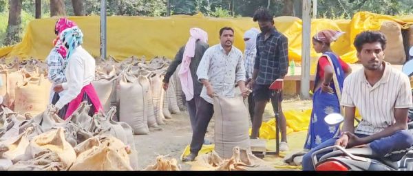 कोण्डागांव: 67 में से केवल 52 केंद्रों में हो पाई धान खरीदी, किसानों ने उठाए व्यवस्था पर सवाल