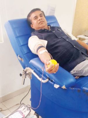 डिप्टी सीएम साव के जन्मदिन पर पूर्व नपं अध्यक्ष ने किया रक्तदान