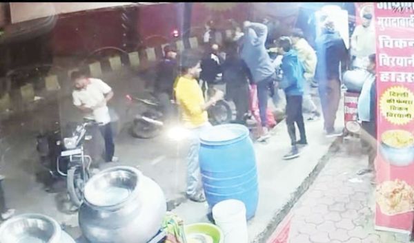 बिरयानी खाने पहुंचे युवक पर आधा दर्जन से अधिक ने किया हमला, गंभीर