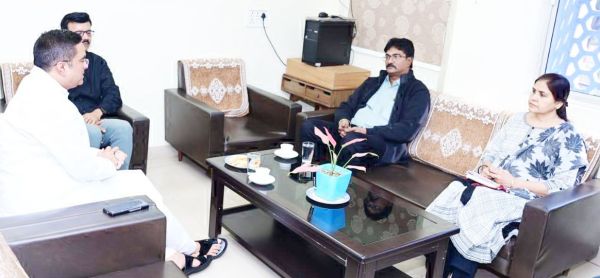 बीएसपी स्कूल, मैत्री गार्डन और विद्युत व्यवस्था पर विधायक रिकेश सेन की मैनेजमेंट से चर्चा