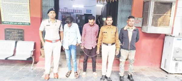 शराब पीने पैसों की मांग करते चाकू से हमला