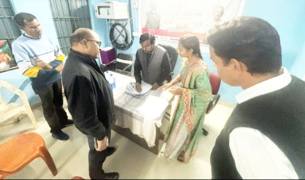 संभागायुक्त ने एसआईआर  कार्यों का किया निरीक्षण