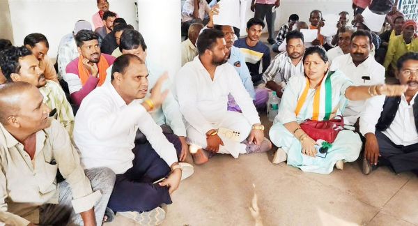 खेतों में खड़ी फ सल-पोर्टल में बंजर भूमि