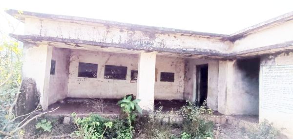 कागजों में बना आंगनबाड़ी भवन!