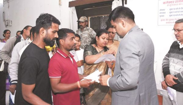 जनदर्शन : कलेक्टर ने सुनी समस्याएं