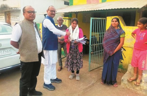 कांग्रेस के प्रदेश महामंत्री ने किया बीएलओ का सम्मान