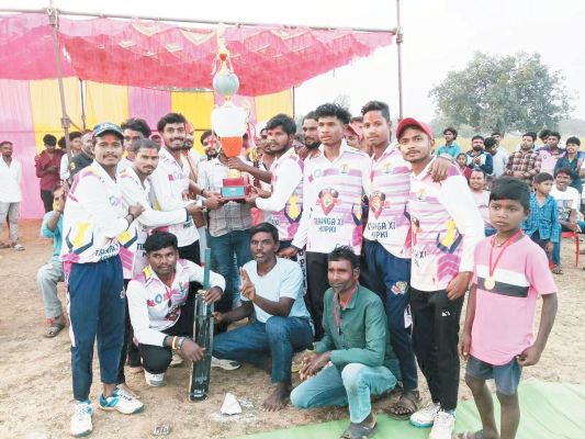 ग्रामीण स्तरीय क्रिकेट में मोपकी विजयी