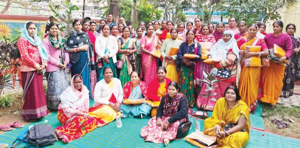 शहरी सामुदायिक स्वास्थ्य केन्द्र नवापारा में मितानिनें सम्मानित