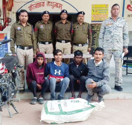 दुकान में चोरी के पांच आरोपी गिरफ्तार