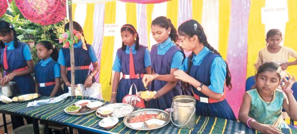 कन्या उच्च प्राथमिक व प्राथमिक शाला खट्टी में संयुक्त रूप से मना बाल मेला