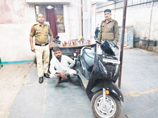 स्कूटी पर शराब तस्करी, युवक गिरफ्तार