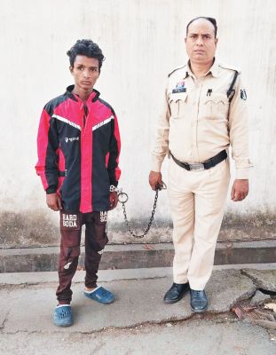 अपनी एक आंख की वजह से पकड़ाया लूटेरा पुराना चाकूबाज