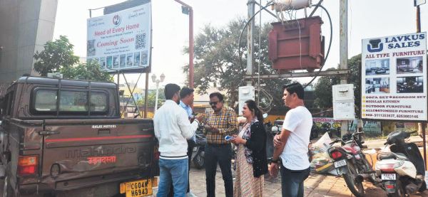 प्रतिबंधित सिंगल यूज प्लास्टिक से भरा पिकअप पकड़ा, 48 बॉक्स जब्त