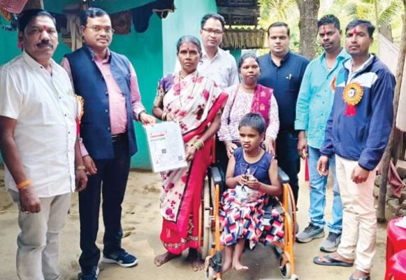 दिव्यांग बालिका का बनाया गया आधार कार्ड