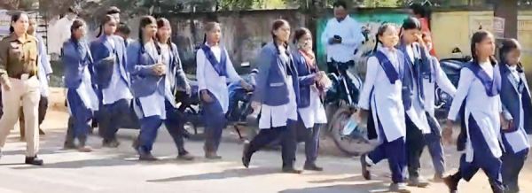 मैदान बचाओ आंदोलन तेज, कोर्ट घेराव के लिए निकले विद्यार्थी, समझाइश के बाद वापस भेजा