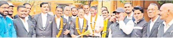 जिला अधिवक्ता संघ के 6वीं बार अध्यक्ष बने प्रणीश चौबे, 40 मतों से जीत