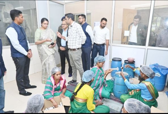 वनौषधि उत्पाद विक्रय की सराहना, उत्पादन और आय बढ़ाने के निर्देश