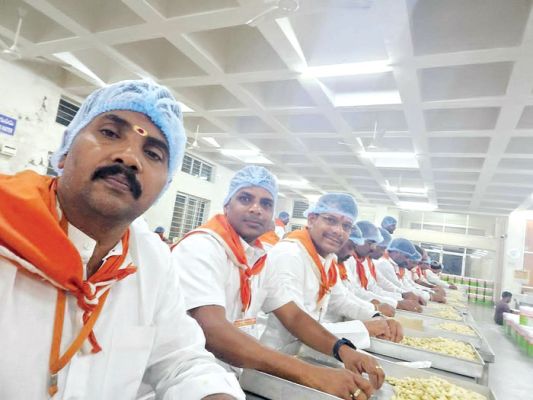 तिरूपति में सेवा कर रहे रायपुर के 50 कार्यकर्ता